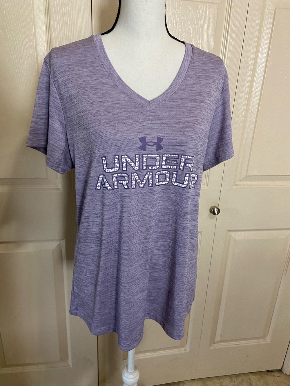 Under Armour XL Women's Purple V-Neck Performance Tee